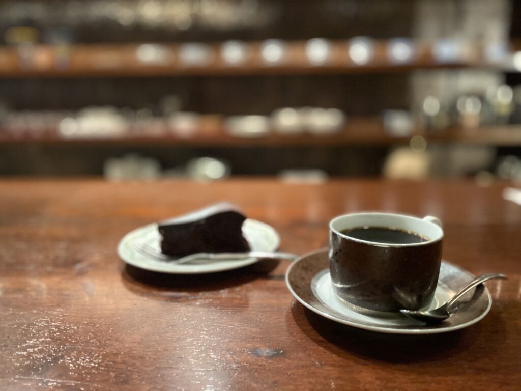 トムズカフェ
